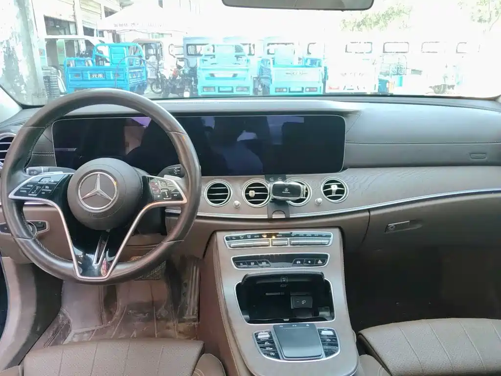 Mercedes-Benz E-Class — миниатюра 6