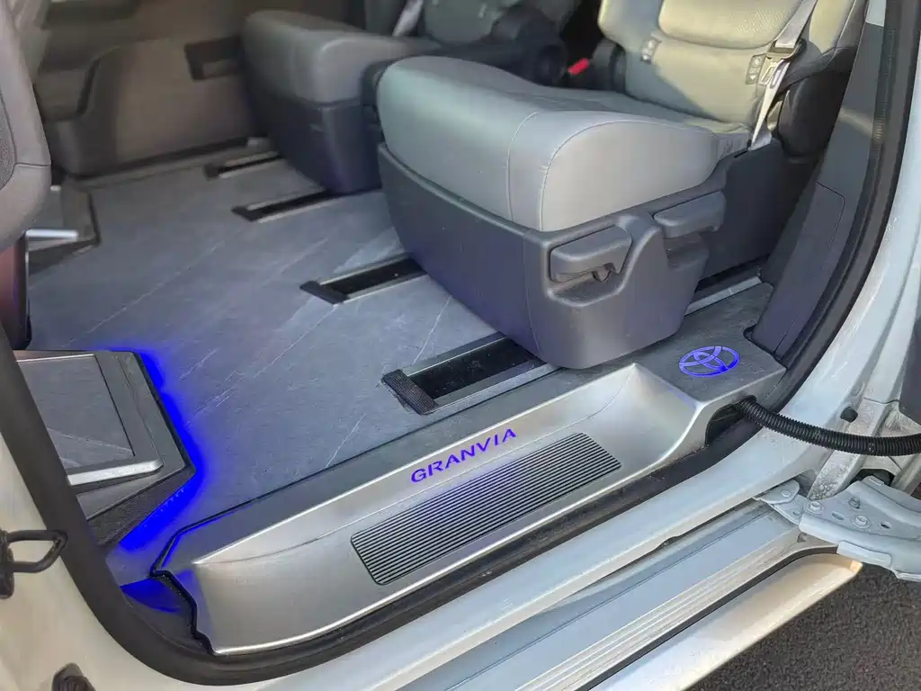 Toyota Granvia 2024 2.5L Comfort