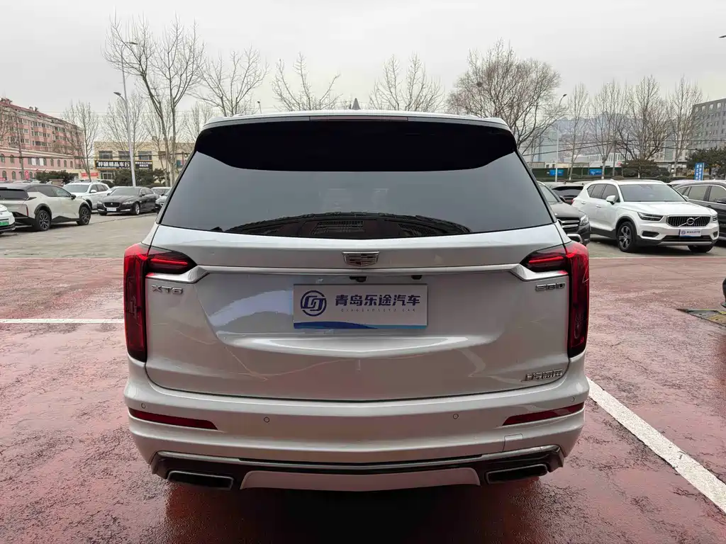 CADILLAC XT6
