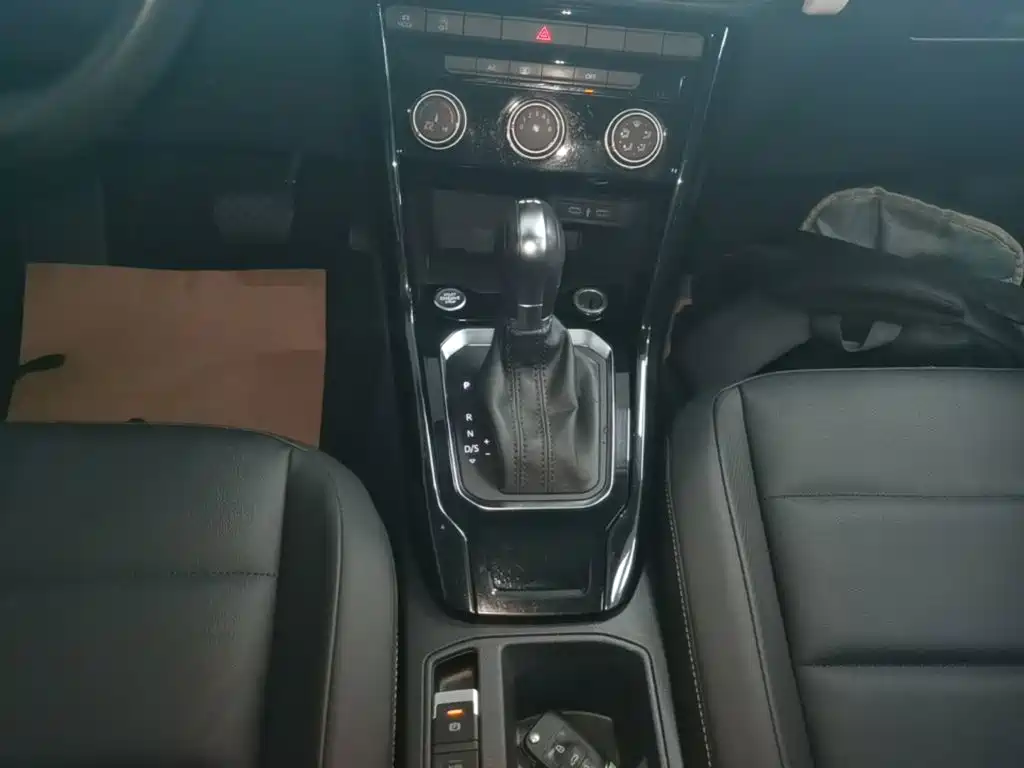 Volkswagen T-Roc — миниатюра 14