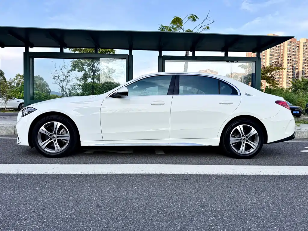 Mercedes-Benz C-Class — миниатюра 11