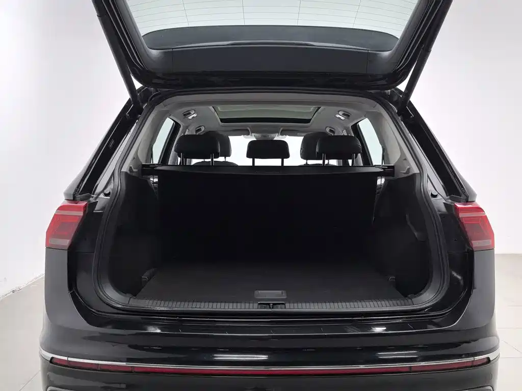 Volkswagen Tiguan L — миниатюра 16