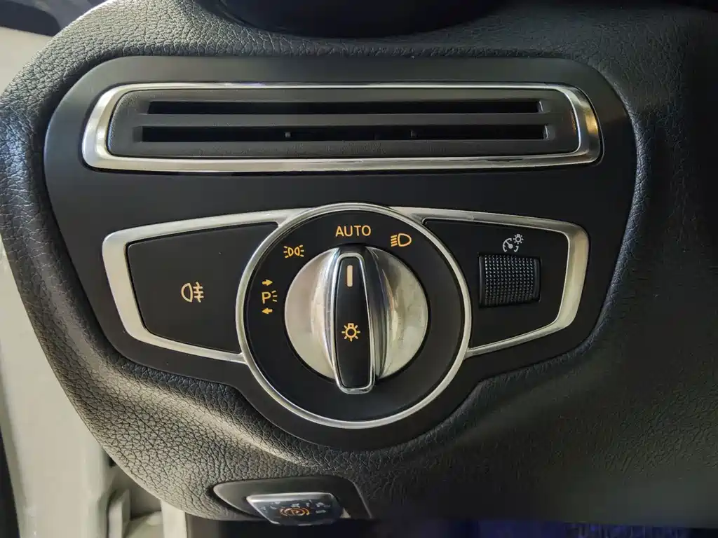 Mercedes-Benz C-Class — миниатюра 12
