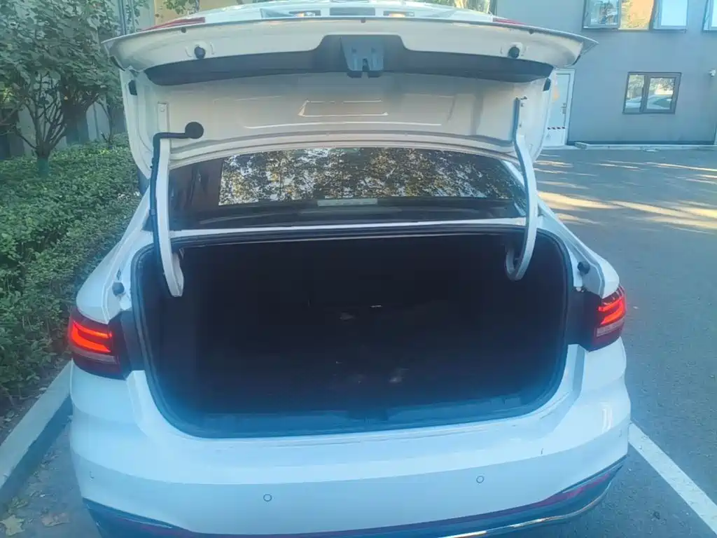 Volkswagen Lavida — миниатюра 19