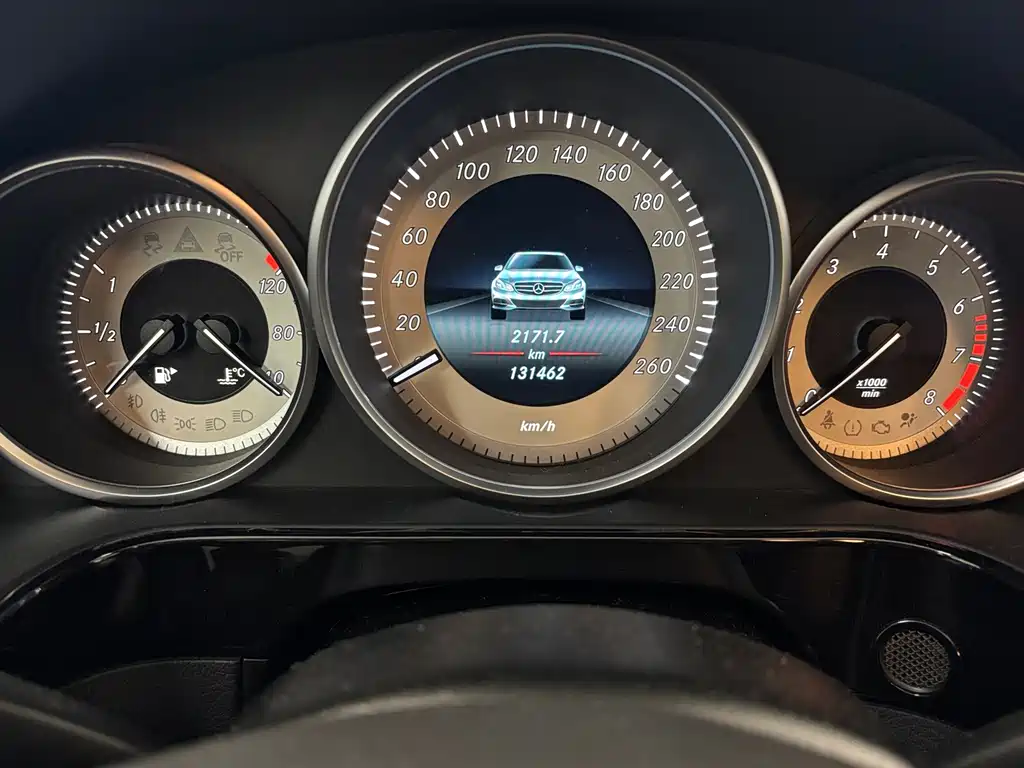 Mercedes-Benz E-Class — миниатюра 18