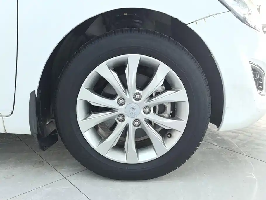 Hyundai Elantra Langdong — миниатюра 6