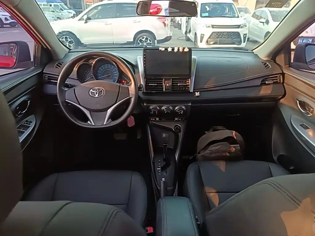 Toyota Yaris L — миниатюра 10