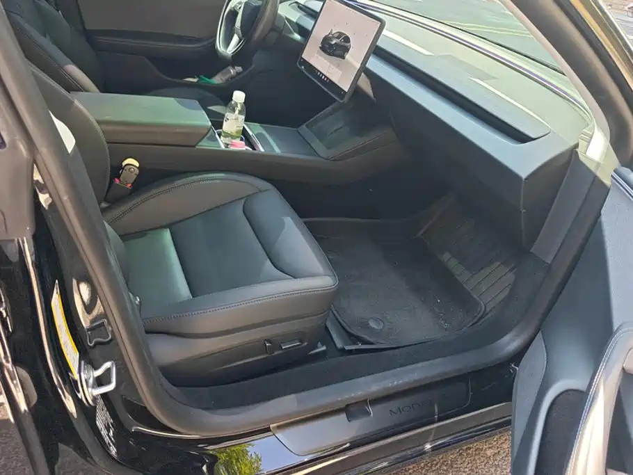 Tesla Model 3 — миниатюра 8