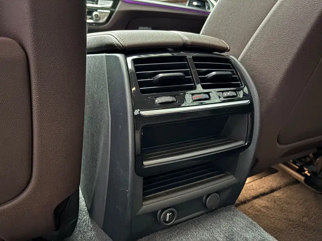 BMW 5 Series — миниатюра 13