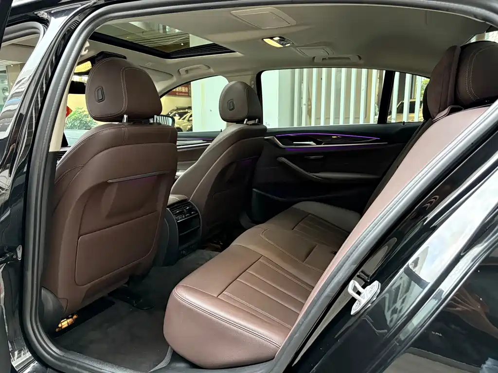 BMW 5 Series — миниатюра 6