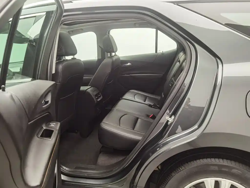 Chevrolet Equinox — миниатюра 15