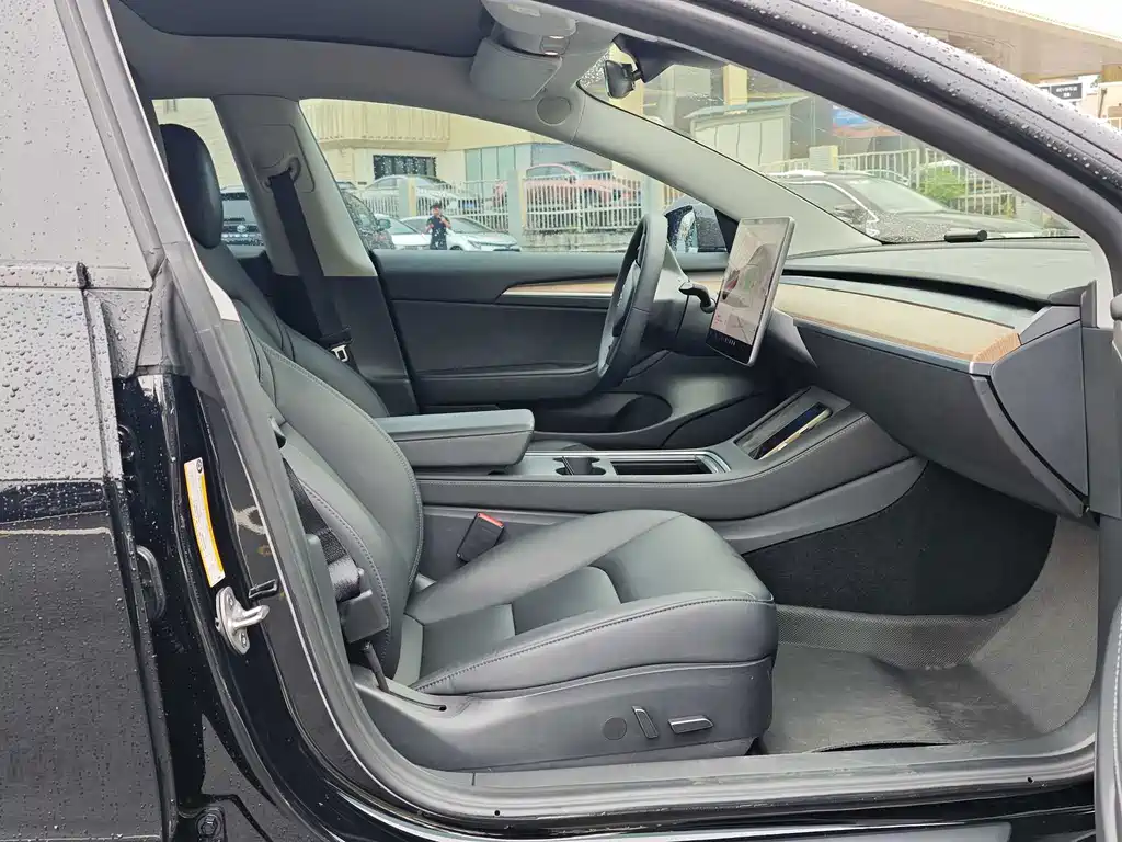 Tesla Model 3 — миниатюра 13