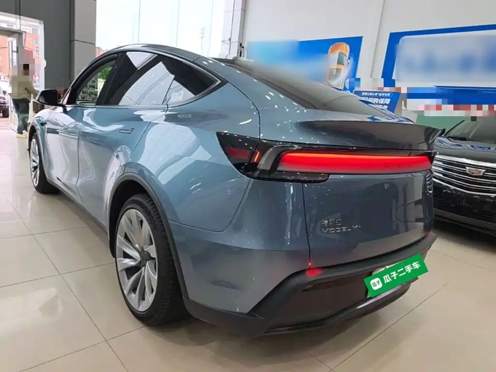Tesla Model Y L — миниатюра 5