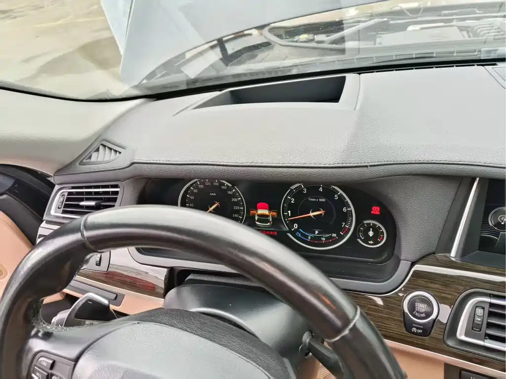 BMW 7 Series — миниатюра 8