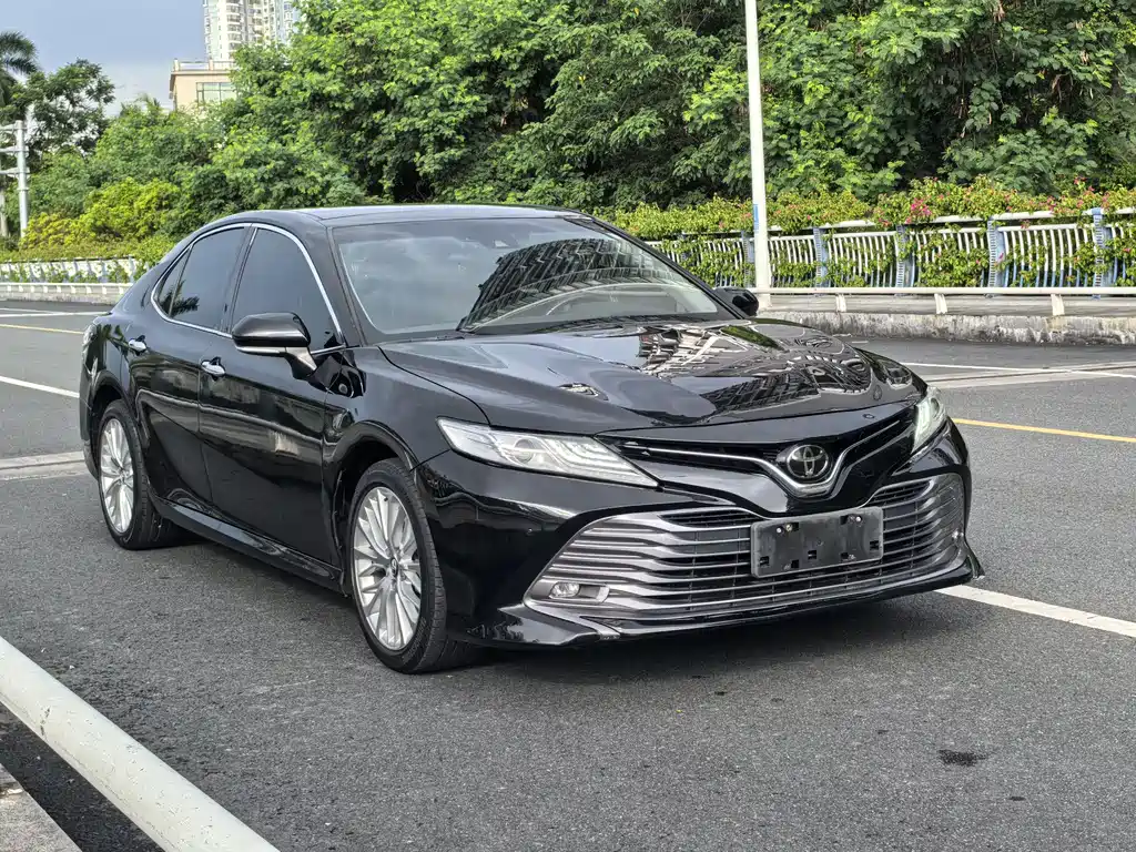 Toyota Camry 2021 2.5G Luxury