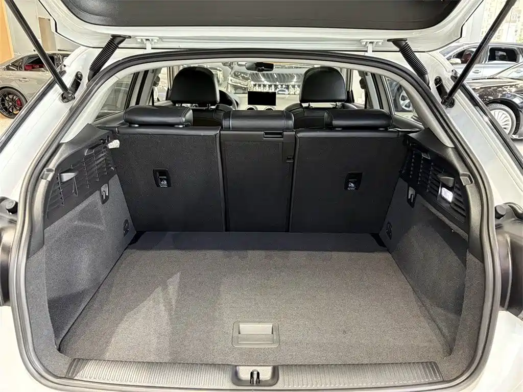 Audi Q2L e-tron - фото 9