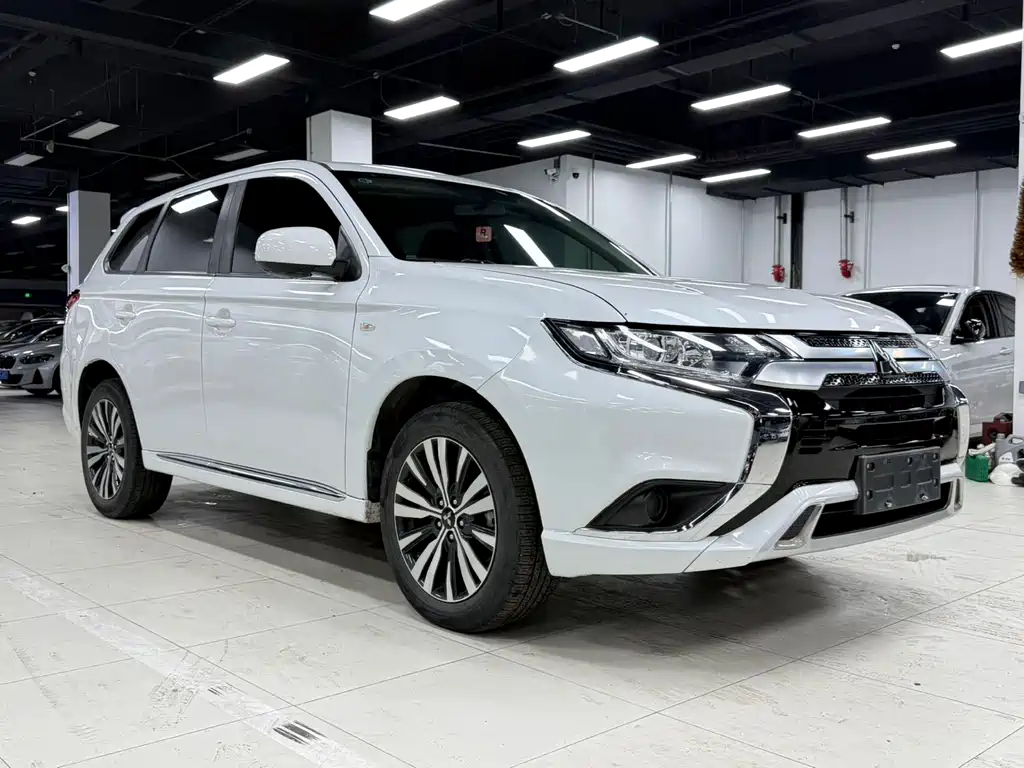 Mitsubishi Outlander 2021 2.0L 5 мест