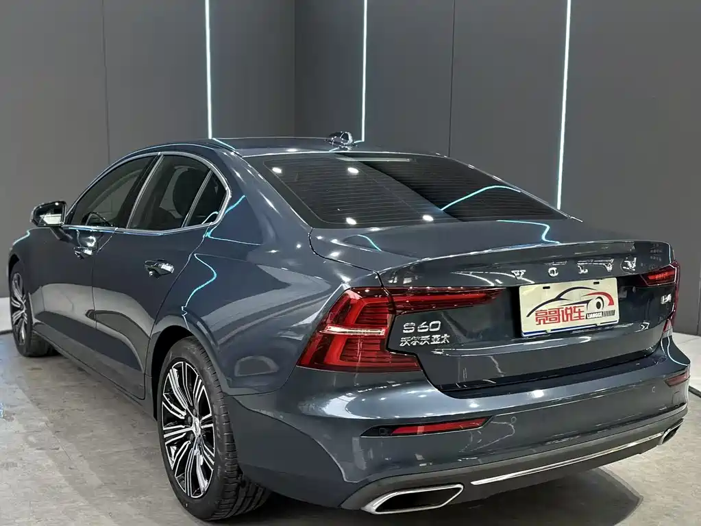 Volvo S60 2022 B4 Luxury