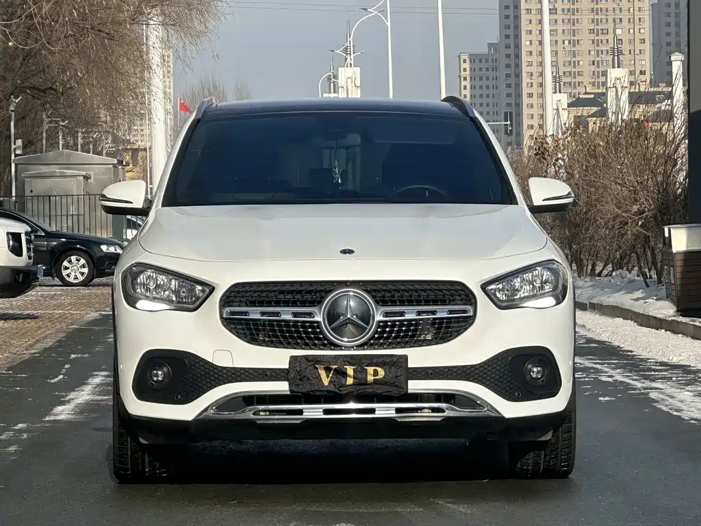 MERCEDES-BENZ GLA