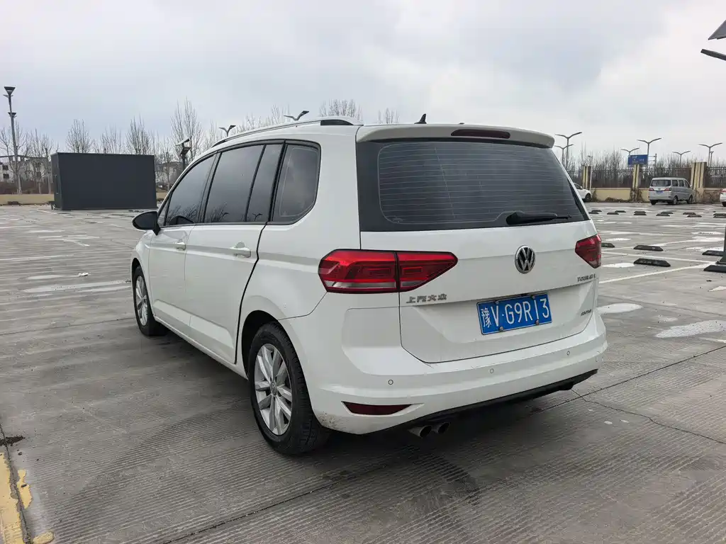 VOLKSWAGEN TOURAN