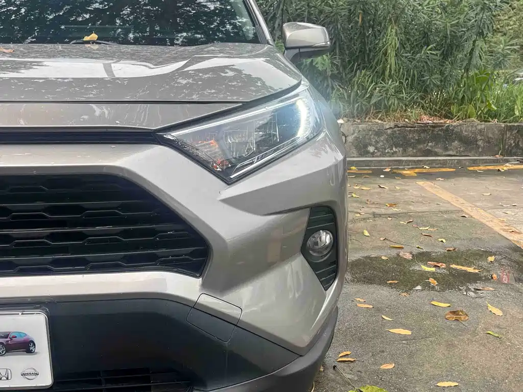 Toyota RAV4 — миниатюра 10