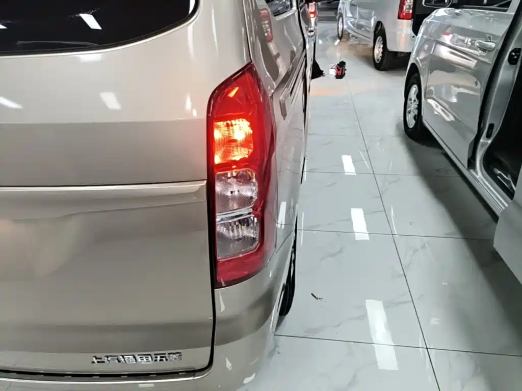 Wuling Hongguang V — миниатюра 8