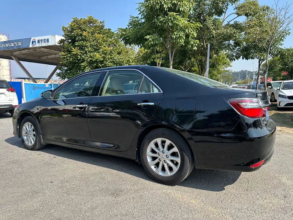 TOYOTA CAMRY