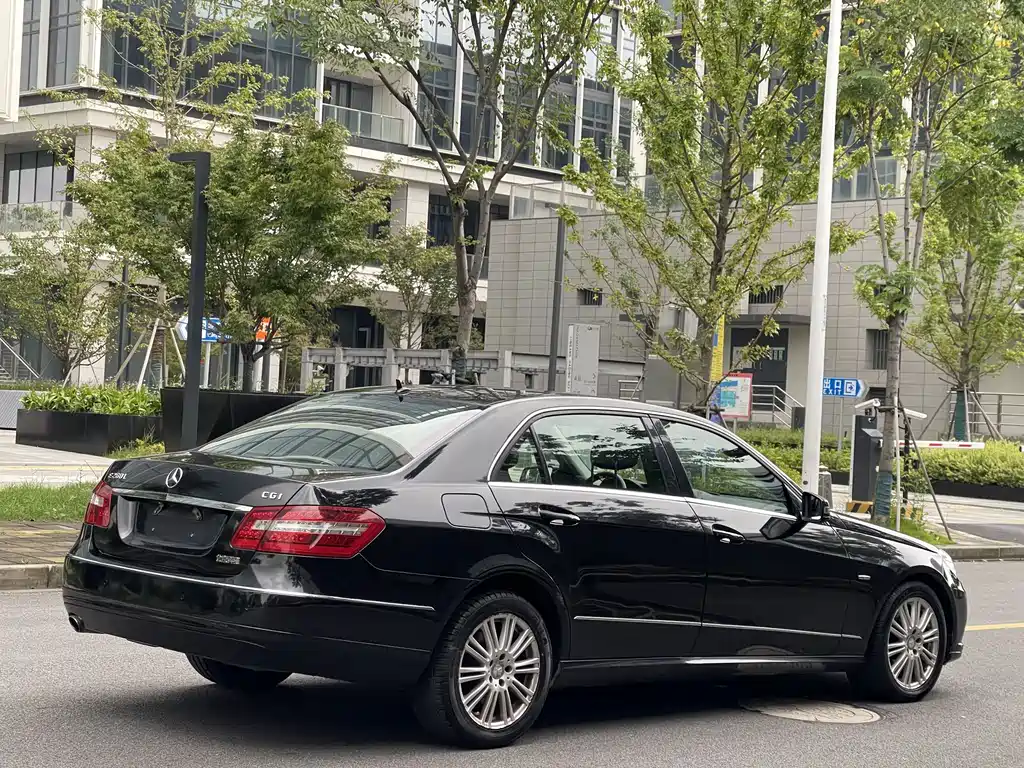 Mercedes-Benz E-Class — миниатюра 4