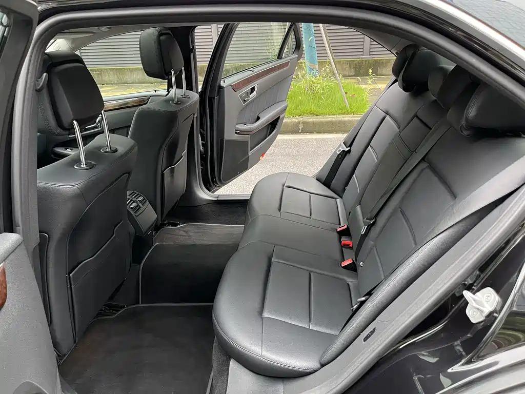 Mercedes-Benz E-Class — миниатюра 18