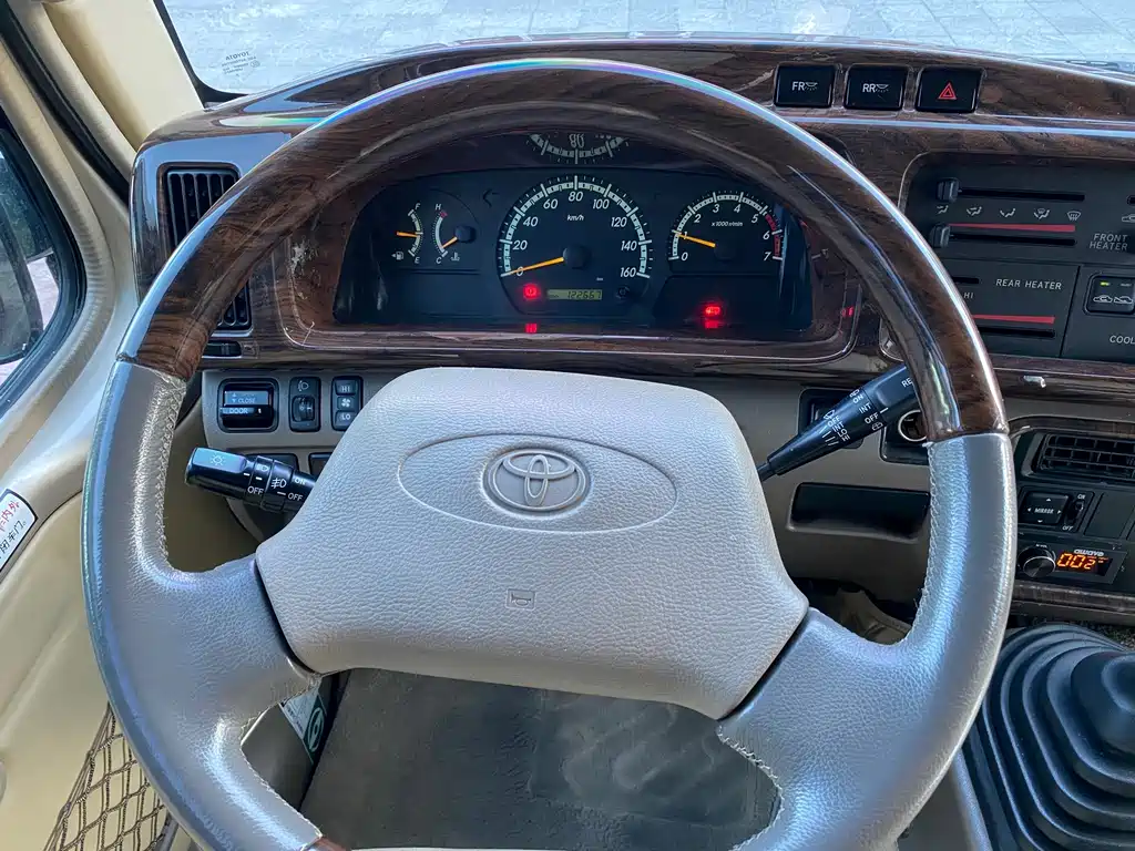 Toyota Coaster — миниатюра 12