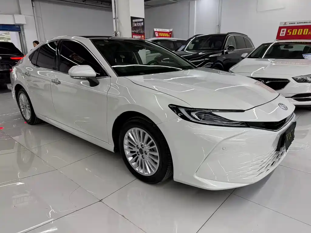 Toyota Camry — миниатюра 3