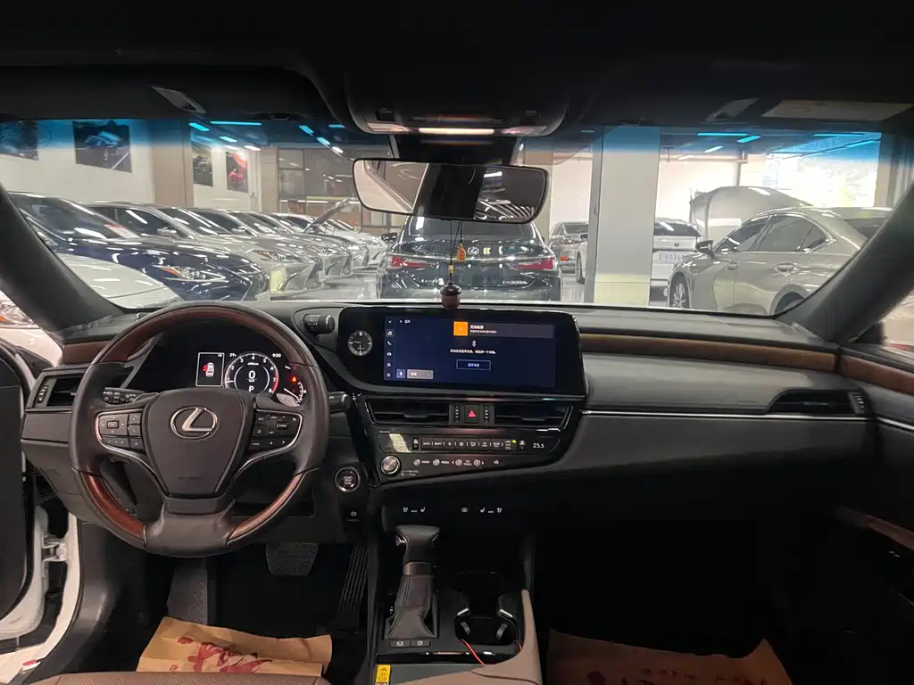 Lexus ES — миниатюра 6