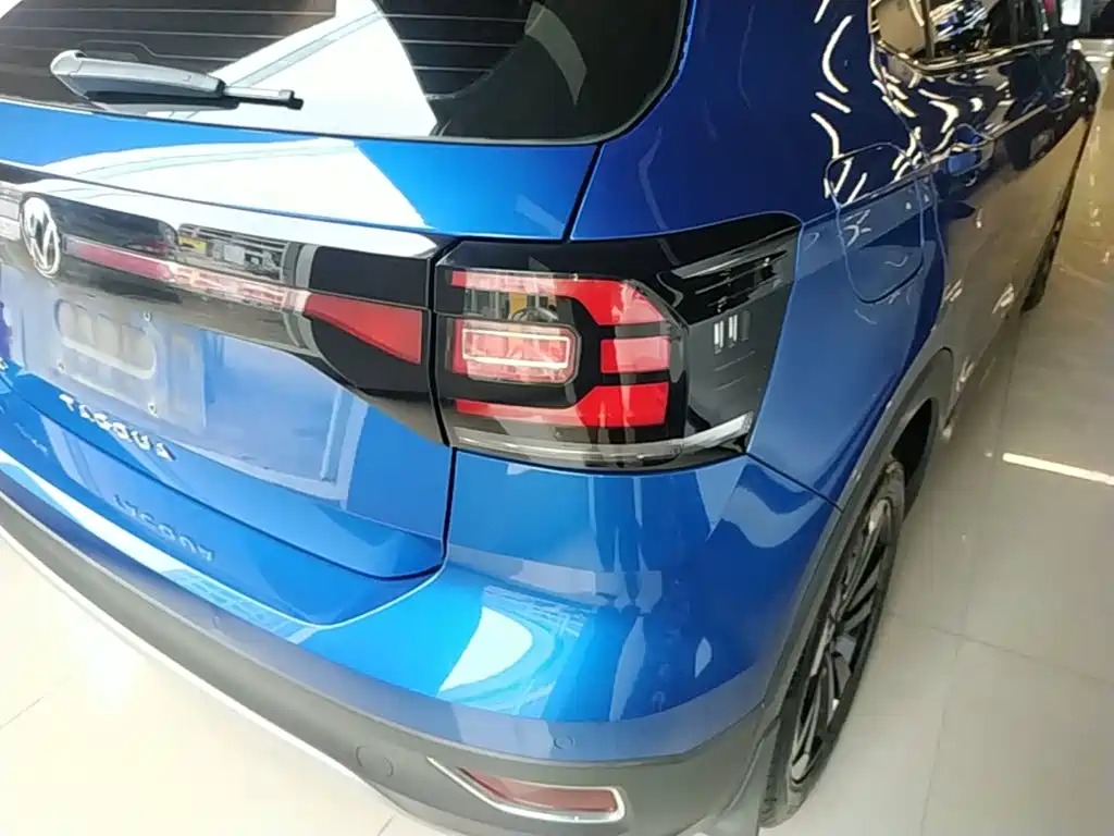Volkswagen Tacqua 2020 1.5L AT