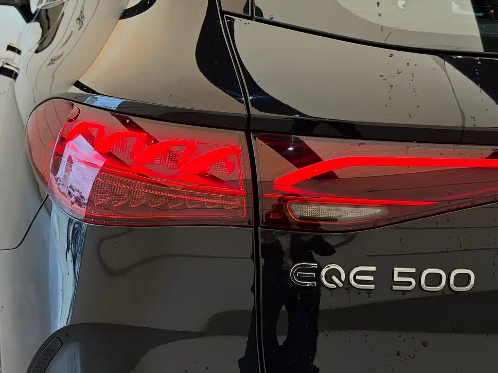 Mercedes-Benz EQE SUV — миниатюра 8