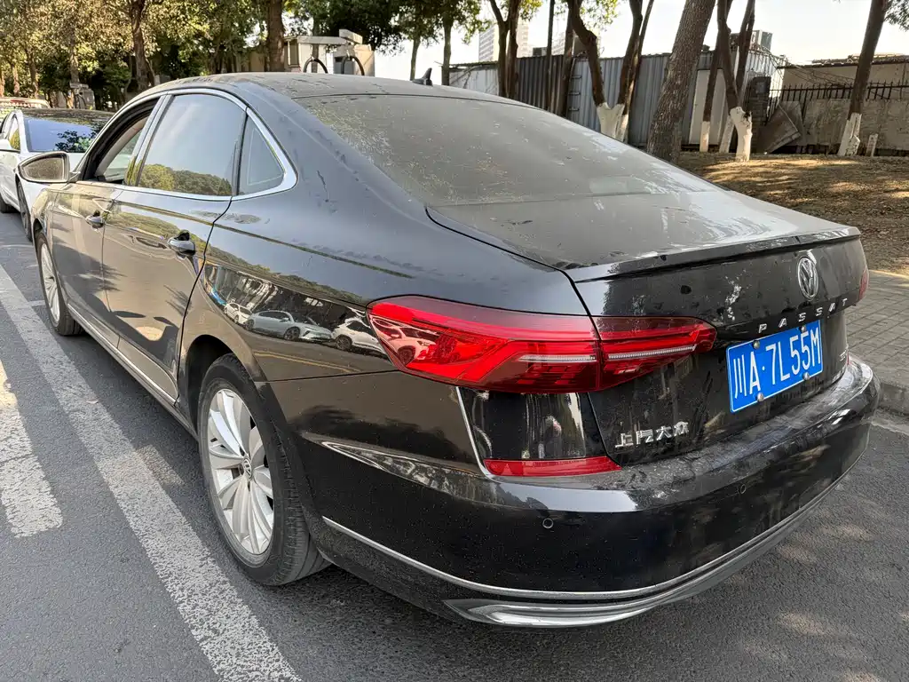 VOLKSWAGEN PASSAT