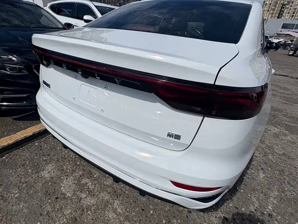 Geely Emgrand — миниатюра 15