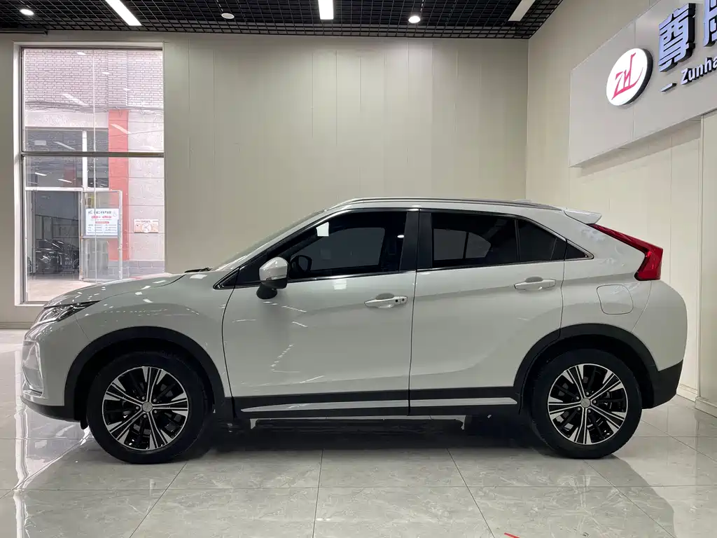 Mitsubishi Eclipse Cross — миниатюра 5