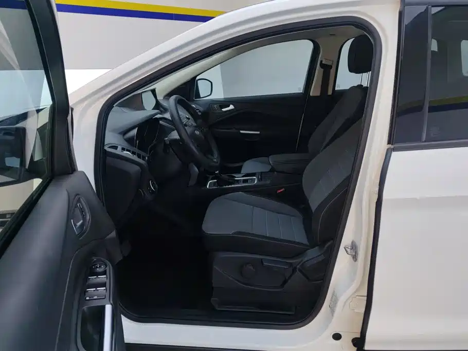 Ford Kuga — миниатюра 9
