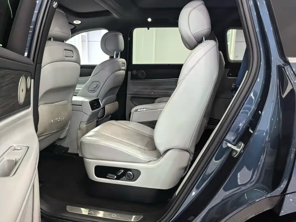 AITO ASK THE WORLD M9