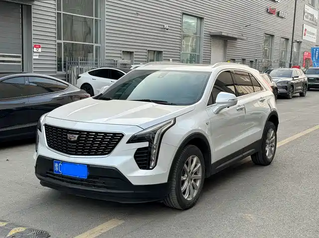 CADILLAC XT4
