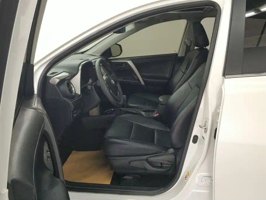 Toyota RAV4 — миниатюра 9