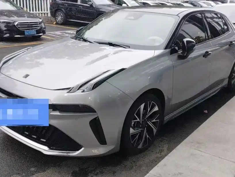 Lynk & Co 03