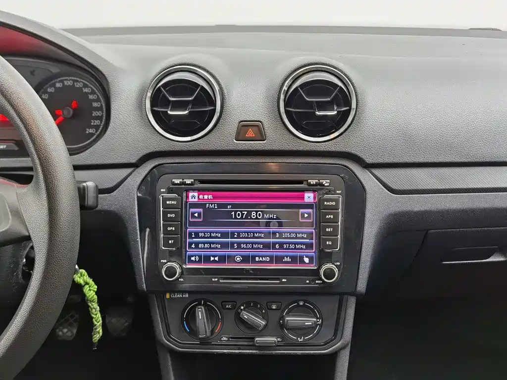Volkswagen Jetta — миниатюра 12