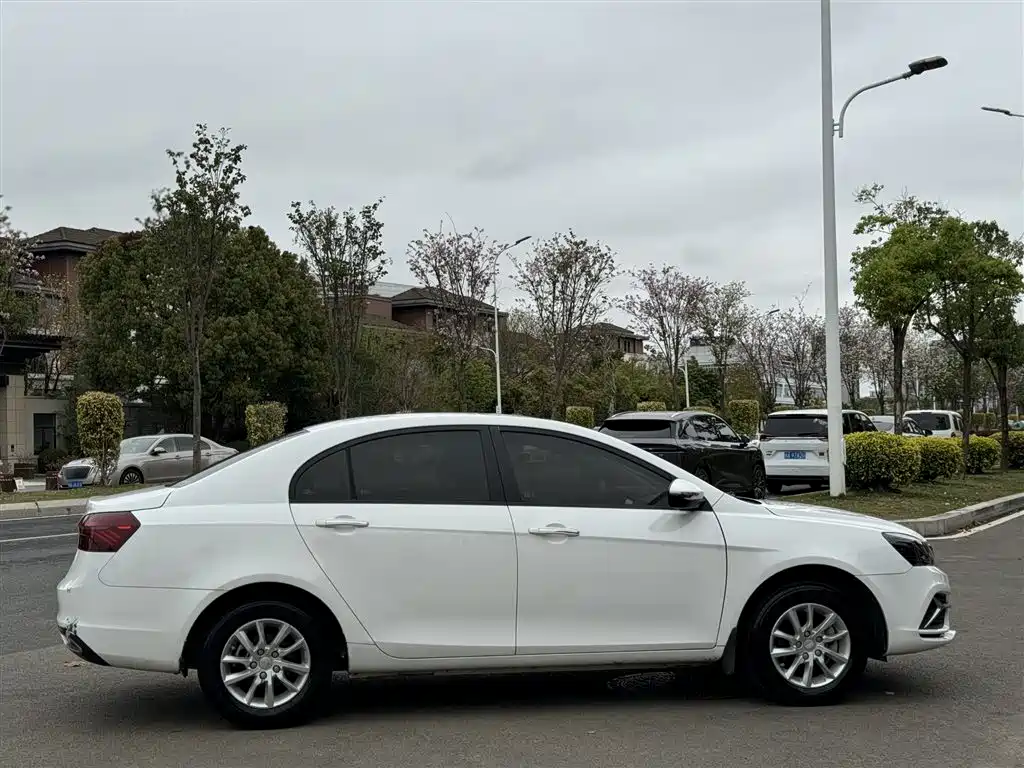 Geely Emgrand — миниатюра 14
