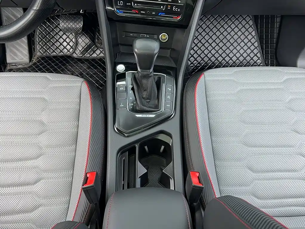Volkswagen Tiguan L PHEV — миниатюра 12