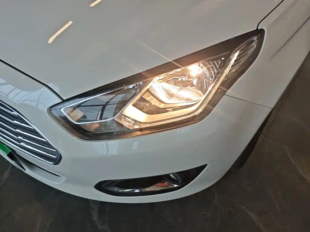 Ford Escort — миниатюра 24