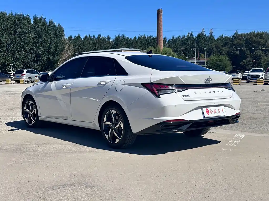 Hyundai Elantra — миниатюра 8