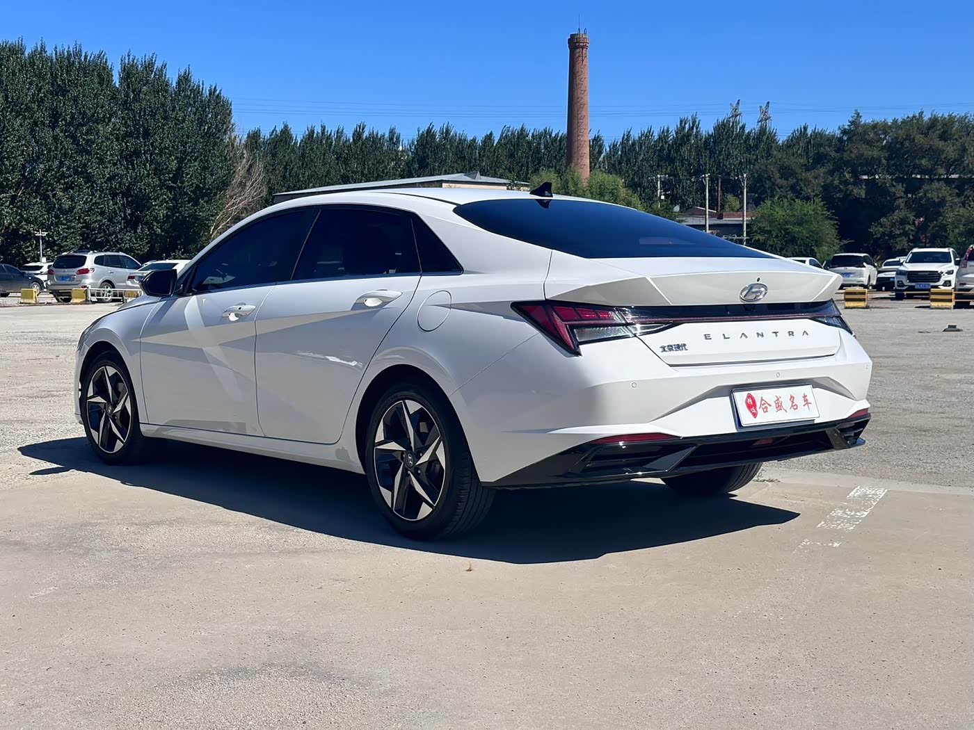 Hyundai Elantra 1.5 л 2022 г. Белый, пробег 45000 км