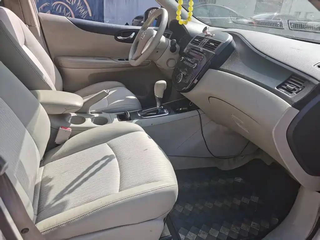 Nissan Tiida — миниатюра 11