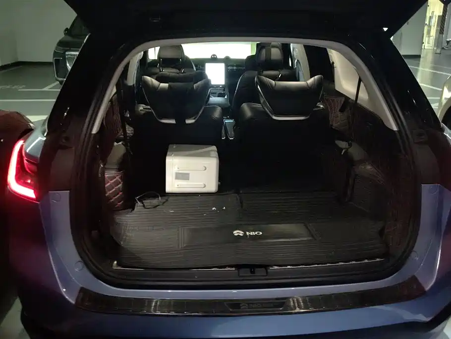 NIO ES8 2018 355KM мест